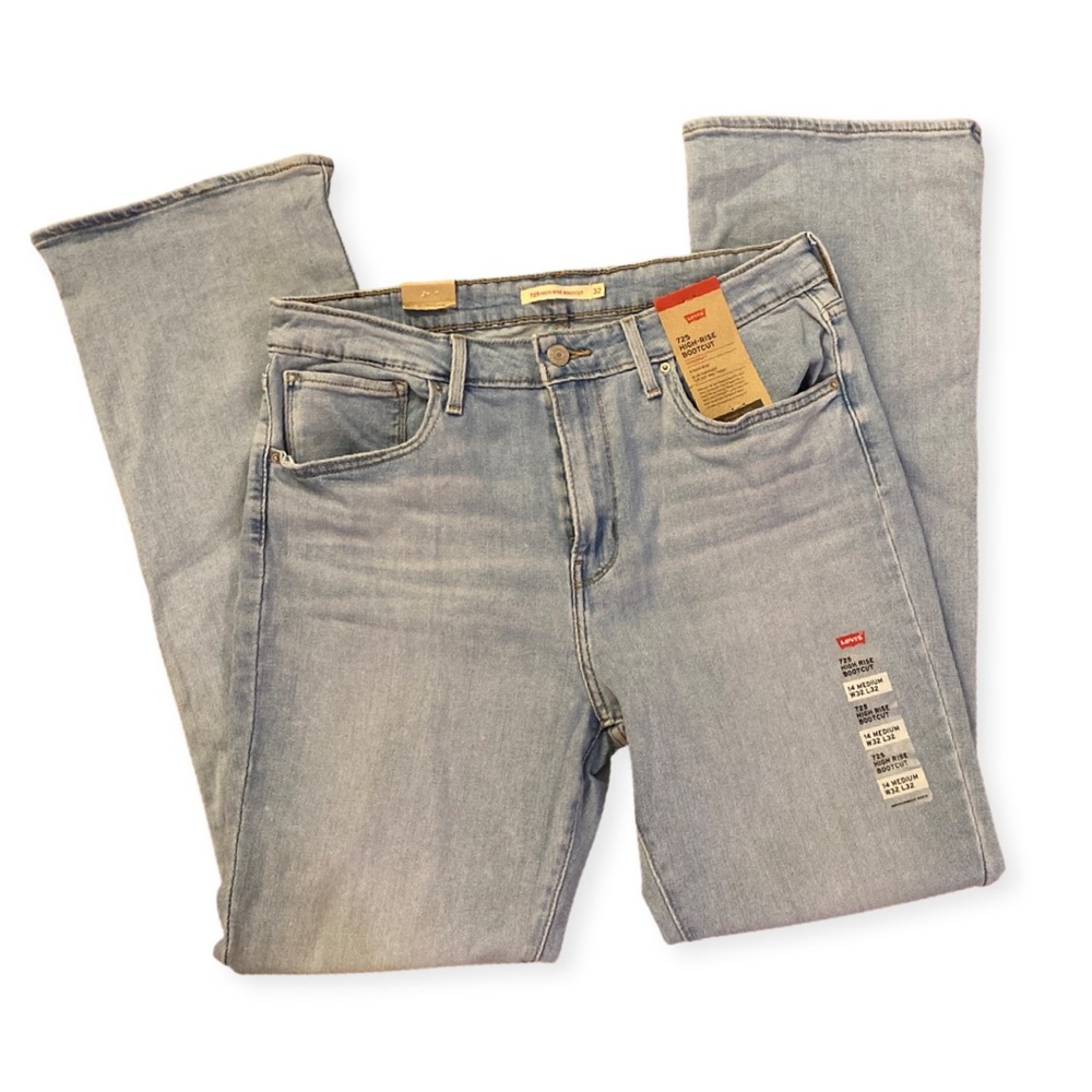 NWT. Levi's high rise bootcut jeans, size 14